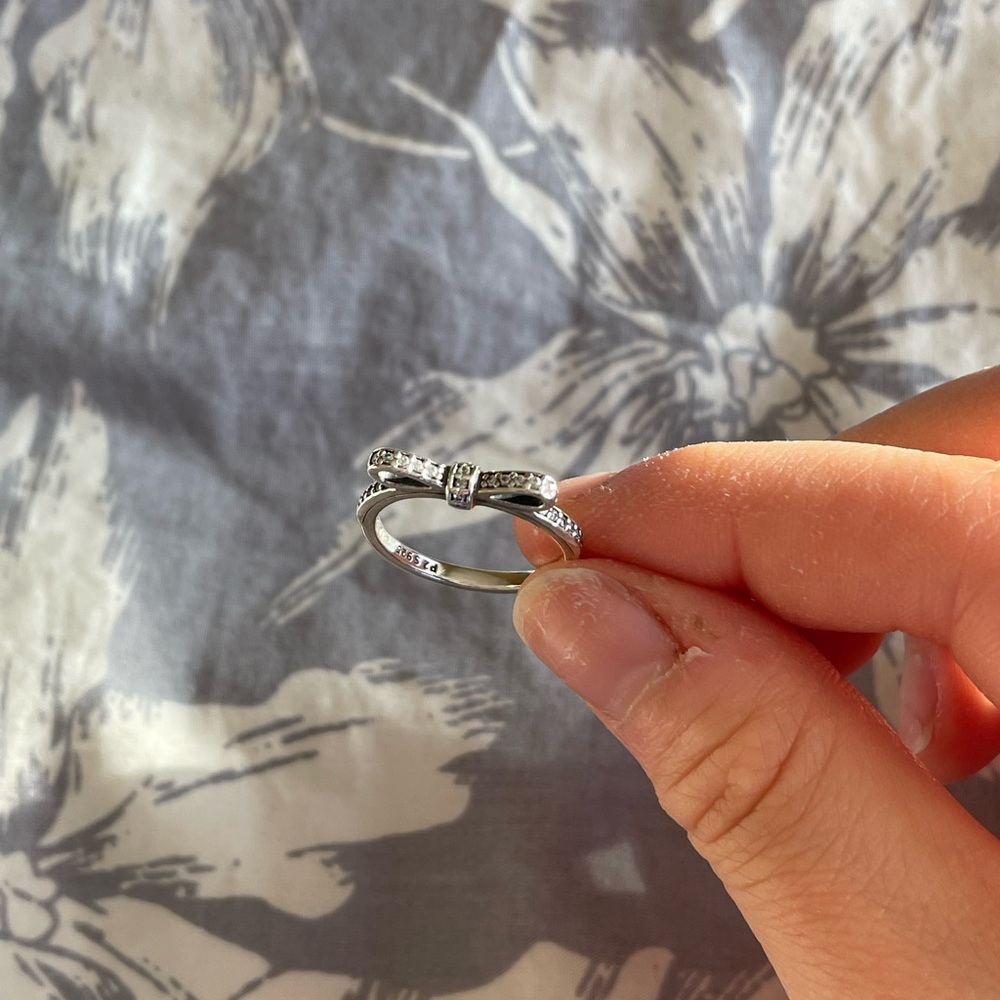 Pandora bow ring